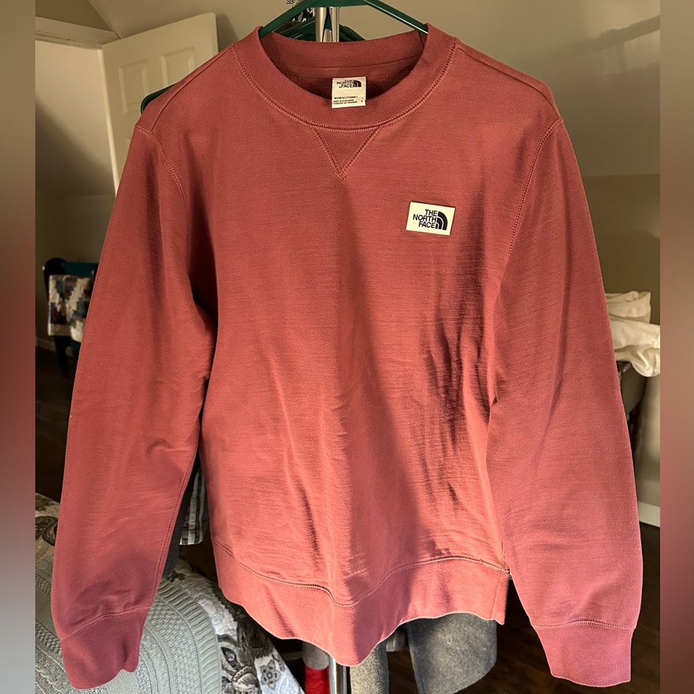 The North Face women’s heritage patch crew sweatshirt, wild ginger, large
